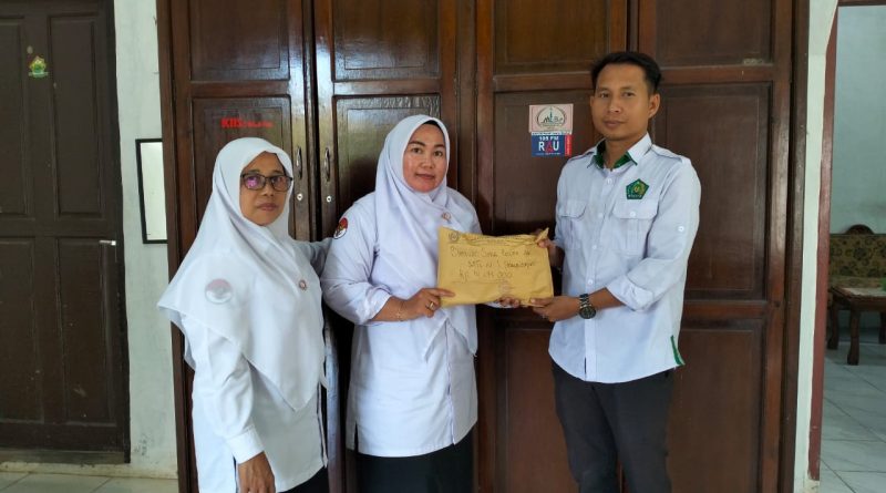MTsN 1 Padangsidimpuan Serahkan Bantuan Bencana Alam