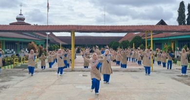 MTsN 1 Padangsidimpuan Ikuti Senam Kesegaran Jasmani dalam Pembukaan HAB ke-80 Kemenag RI