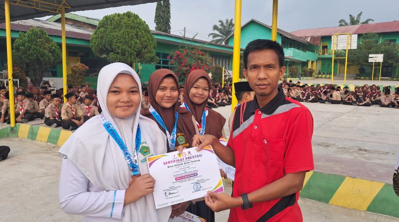 3 Siswi MTsN 1 Padangsidimpuan Raih Prestasi Karate Tingkat Nasional