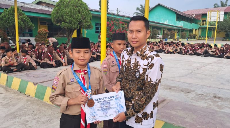 Siswa MTs N 1 Padangsidimpuan Raih Medali di Lomba Renang Forkom V Sumatera