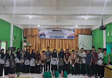 Ramadan Berbagi, MTs N 1 Padangsidimpuan Salurkan Bantuan kepada Siswa Yatim dan Kurang Mampu