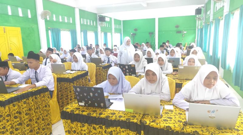 Pelaksanaan TKA Hari Pertama di MTs N 1 Padangsidimpuan Berjalan Lancar